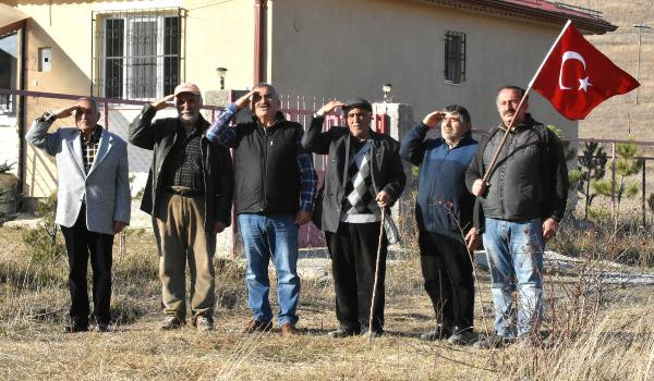 Köylüler, kayalıktaki doğal silüeti önünde Atatürk'ü andı - Resim : 1