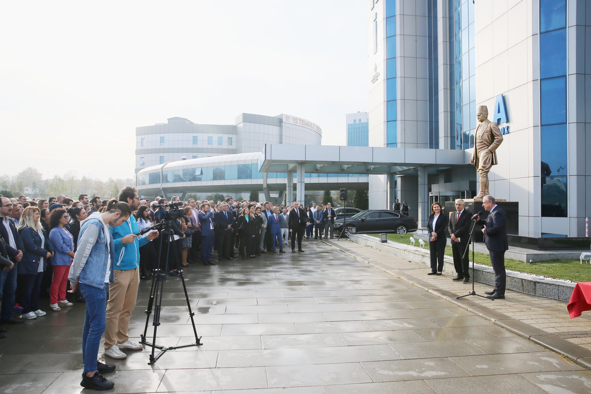 İSKİ Genel Müdürlük binası bahçesine Atatürk Anıtı - Resim : 3