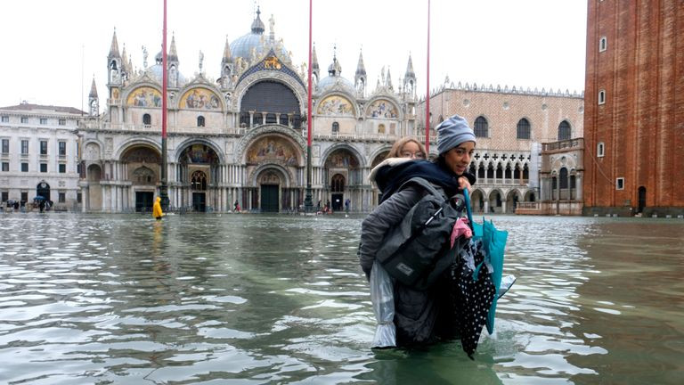 Venedik'te son 53 yılın en büyük su baskını - Resim : 1