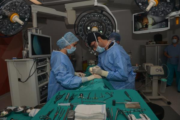 Türk doktor ameliyat etti, 350 yabancı doktor izledi - Resim : 1