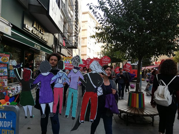 Kadınlar Kadıköy'de buluştu: 'Yaşamak istiyoruz, özgür ve korkusuz' - Resim : 2