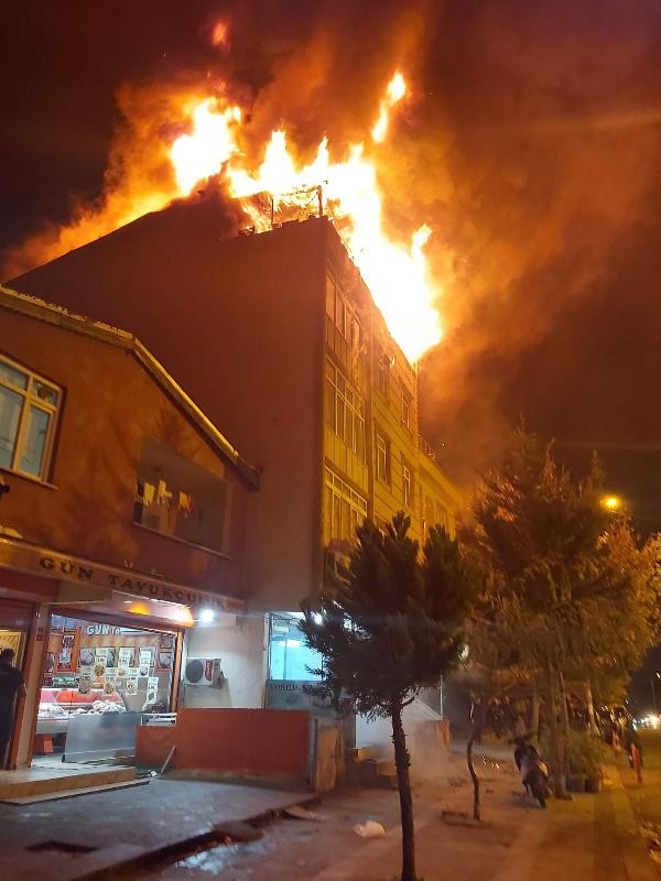 Kağıthane'de yangın paniği: Gürültüyle patladı - Resim : 1