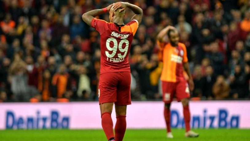 Galatasaraylı futbolcular taraftarlardan özür diledi