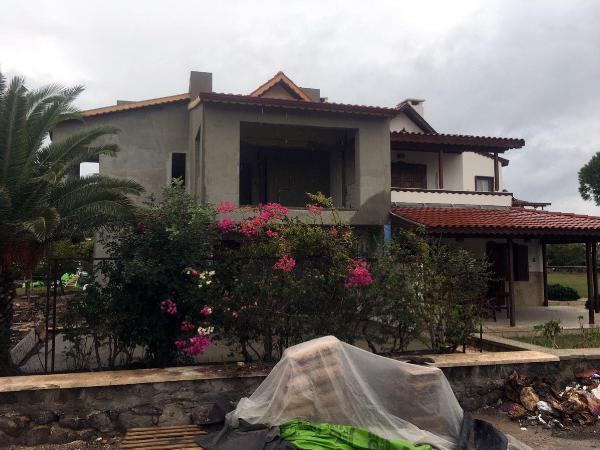 Aykut Erdoğdu evini balyozla böyle yıktı - Resim : 1