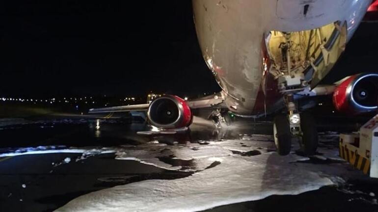 İniş sırasında motoru piste sürten uçaktan kıvılcımlar çıktı - Resim : 1