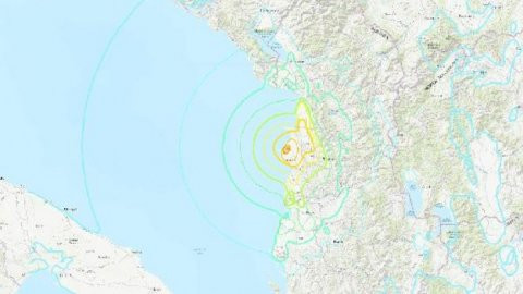 Arnavutluk'ta 6.4 büyüklüğünde deprem: En az 3 ölü