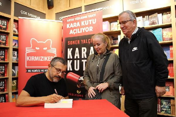 Kırmızı Kedi Kitabevi yeni şubesini İzmir Alsancak’ta açtı - Resim : 1