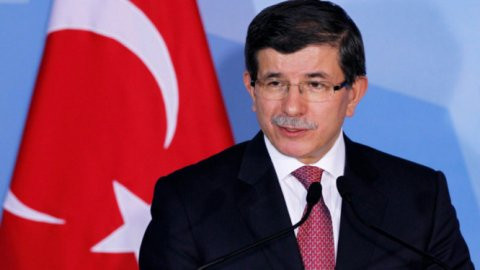 Ahmet Davutoğlu yeni parti için resmi başvuruyu yaptı