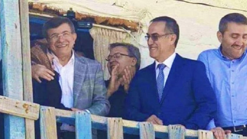 Ahmet Davutoğlu'na 'İhsan Özkes' şoku! Yeni partinin kurucuları arasına katılmıştı...