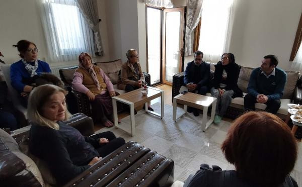 Özgecan'ın ailesinden, Ceren Özdemir'in ailesine ziyaret - Resim : 1