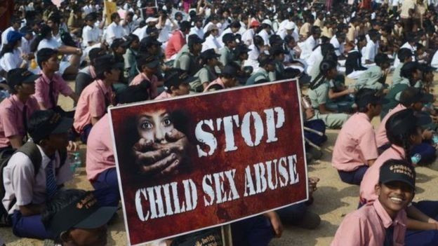 12 yaşındaki kız çocuğuna 'babasının arkadaşları para karşılığı tecavüz etti' - Resim : 1