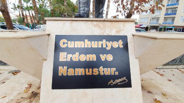 Mersin'de Atatürk Anıtı'nın yazısı sökülmüştü... Açıklama geldi - Resim : 1