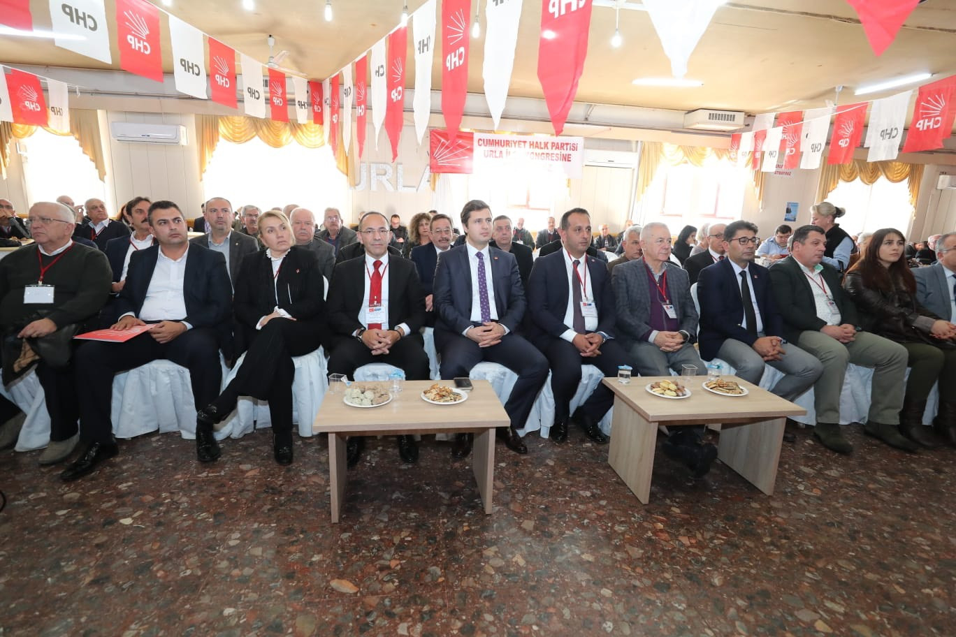 CHP İzmir'de üç ilçe başkanını seçti - Resim : 1