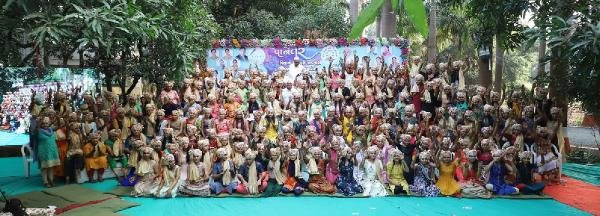 Hindistan'da iş insanı 271 çifti tek törende evlendirdi - Resim : 1