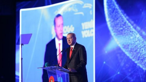 Yerli otomobilin ilk ön siparişini Erdoğan verdi: 'Made in Turkey değil Made in Türkiye'