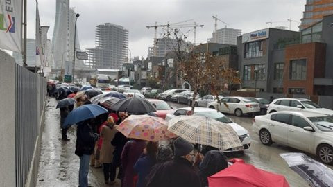 İstanbullular kentine sahip çıkıyor: Kanal İstanbul'un iptali için kuyruklar oluştu