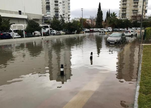 Konyaaltı sahili açıklarında hortum - Resim : 1