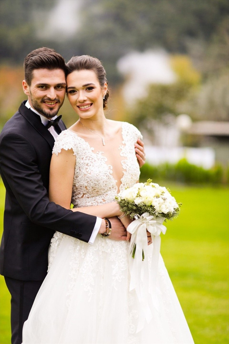 Milli futbolcu Okay Yokuşlu evlendi - Resim : 1