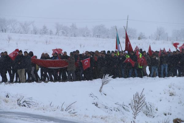 Şehit polis memuru Fethi Sekin, kabri başında anıldı - Resim : 2