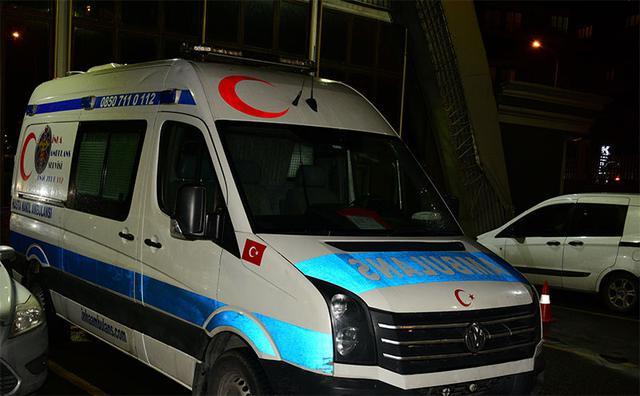 Cem Yılmaz'ı kapıda ambulans bekledi - Resim : 1