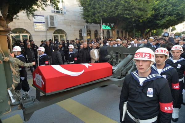 Şehit Uzman Onbaşı Karakoç, Mersin'de son yolculuğuna uğurlandı - Resim : 1