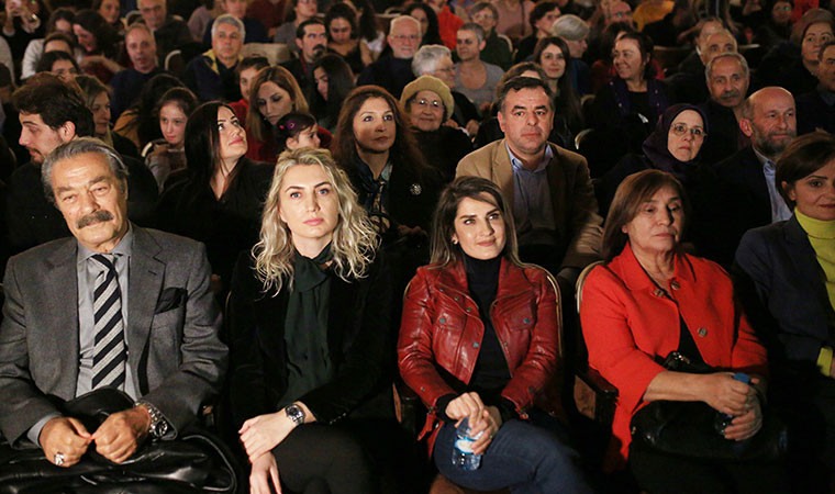 Başak Demirtaş, Selvi Kılıçdaroğlu ve Dilek İmamoğlu okuma tiyatrosunda bir araya geldi - Resim : 2