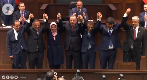 İşte partilerinden istifa ederek AKP'ye geçen belediye başkanları!