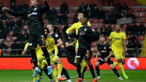 Fenerbahçe Kayserispor deplasmanında turu 'Kadıköy'e bıraktı
