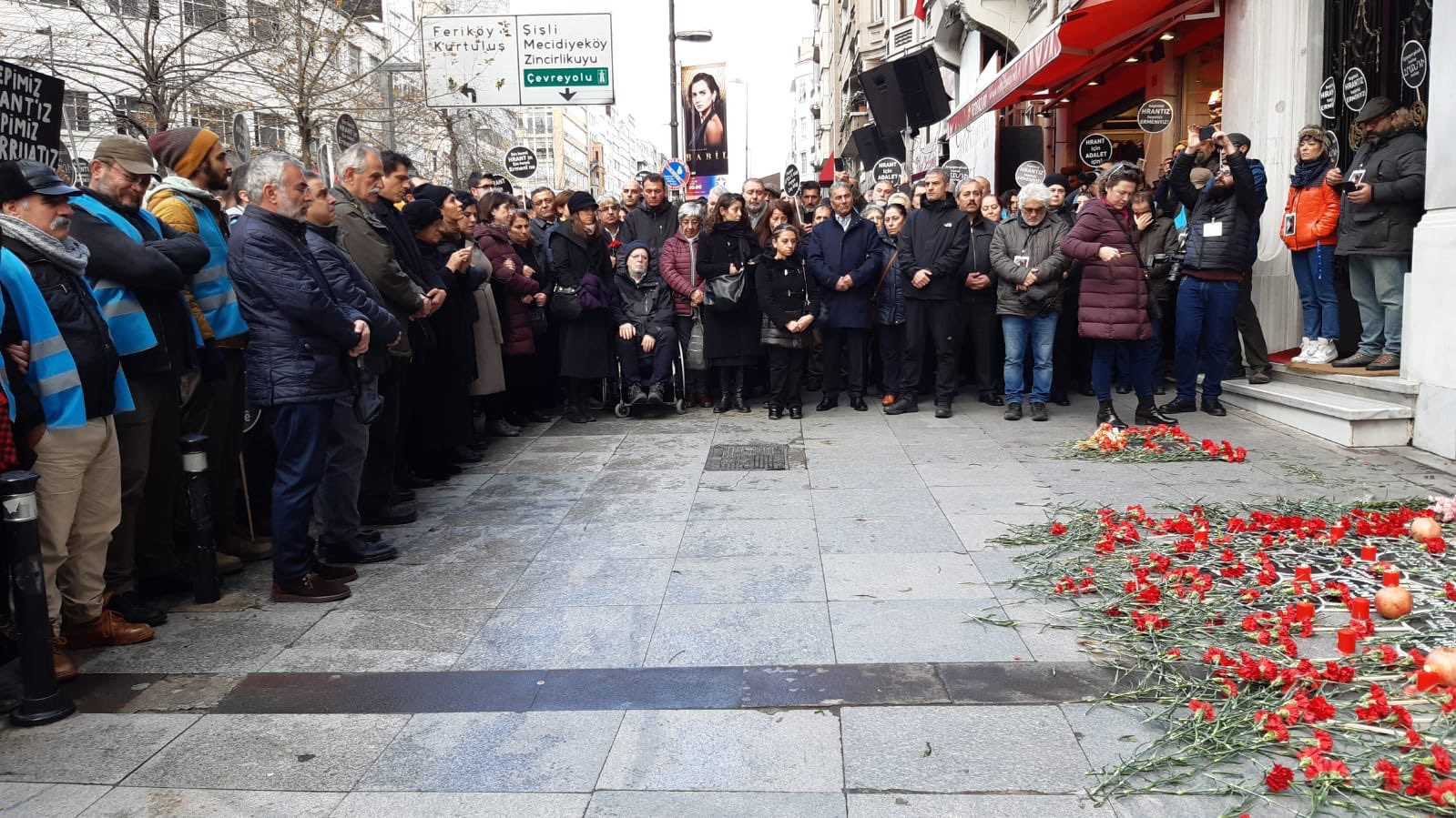 Hrant Dink 13 yıl sonra vurulduğu yerde anıldı - Resim : 1