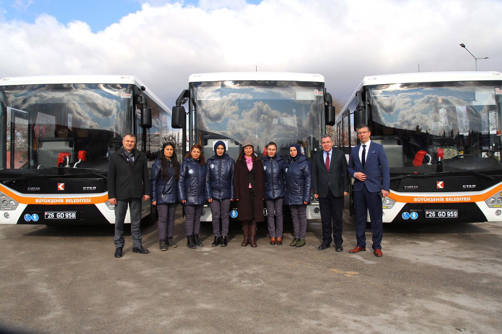 Eskişehir’in ilk kadın otobüs şoförleri göreve başladı - Resim : 1