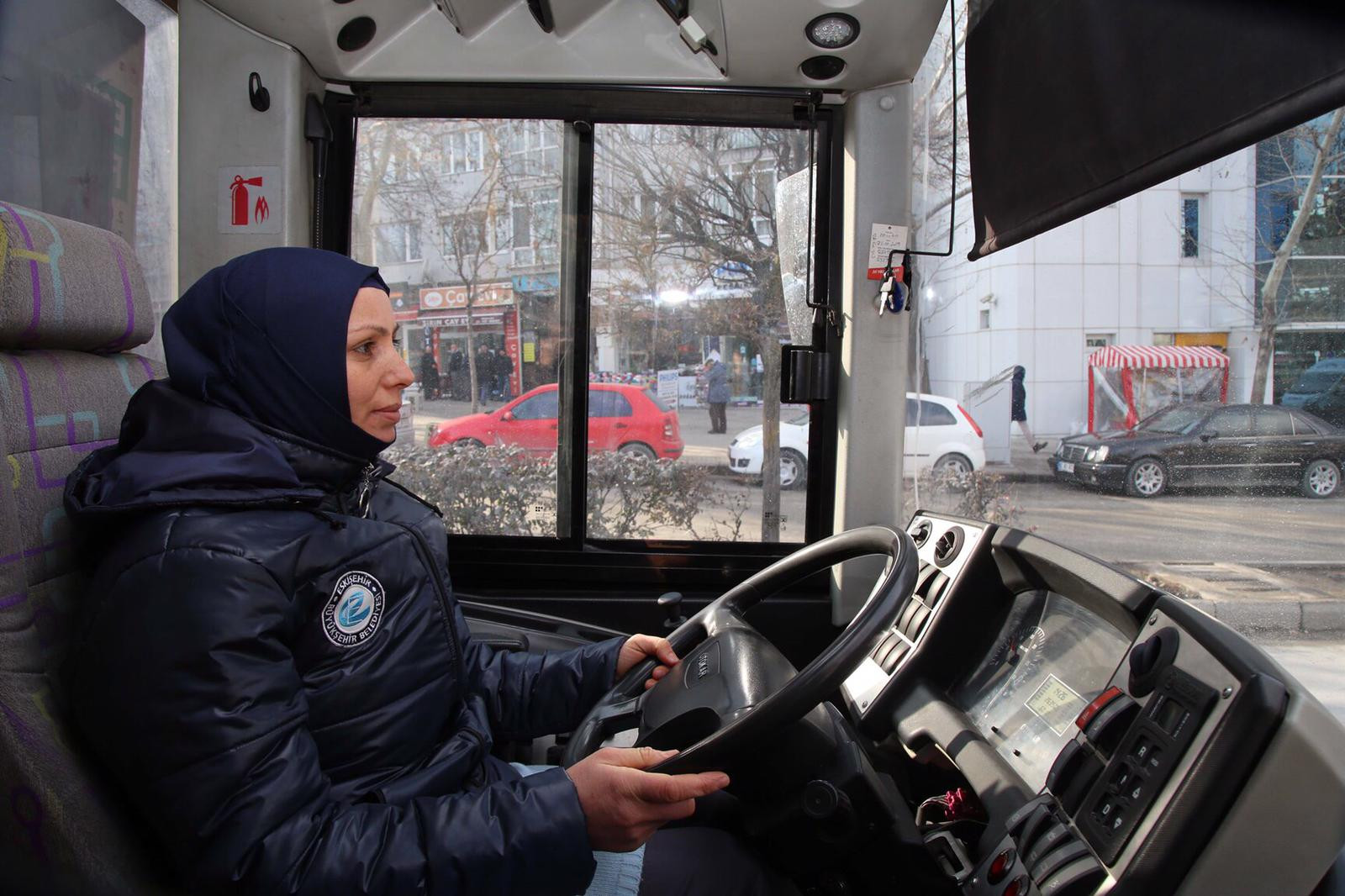 Eskişehir’in ilk kadın otobüs şoförleri göreve başladı - Resim : 2