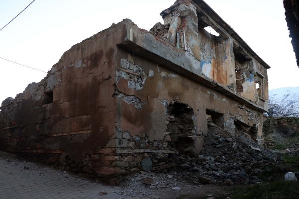 Depremin boyutu Malatya'da gün ağarınca ortaya çıktı - Resim : 2