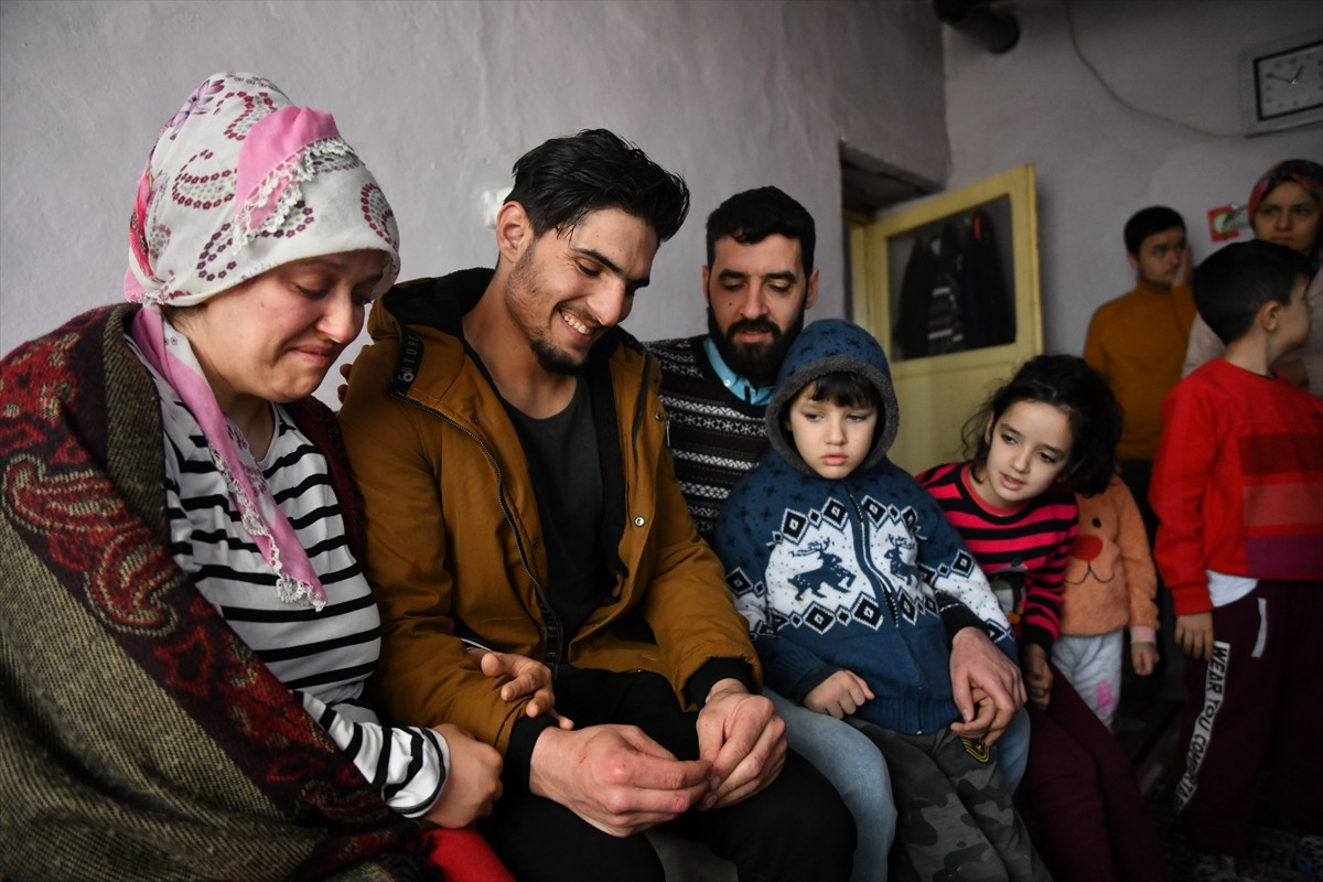 Suriyeli Mahmud enkazdan kurtardığı kadınla buluştu: O bizim kahramanımız ve Hızır'ımız - Resim : 3
