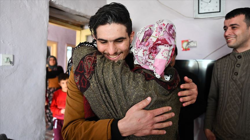 Suriyeli Mahmud enkazdan kurtardığı kadınla buluştu: O bizim kahramanımız ve Hızır'ımız - Resim : 2