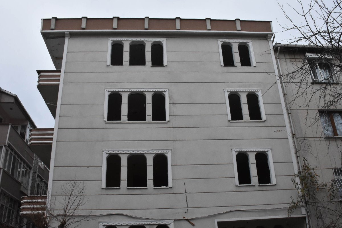 Hasarlı binalar İstanbul'da endişe yarattı! 'Elazığ'da yaşananların yaşanmasını istemiyoruz' - Resim : 1