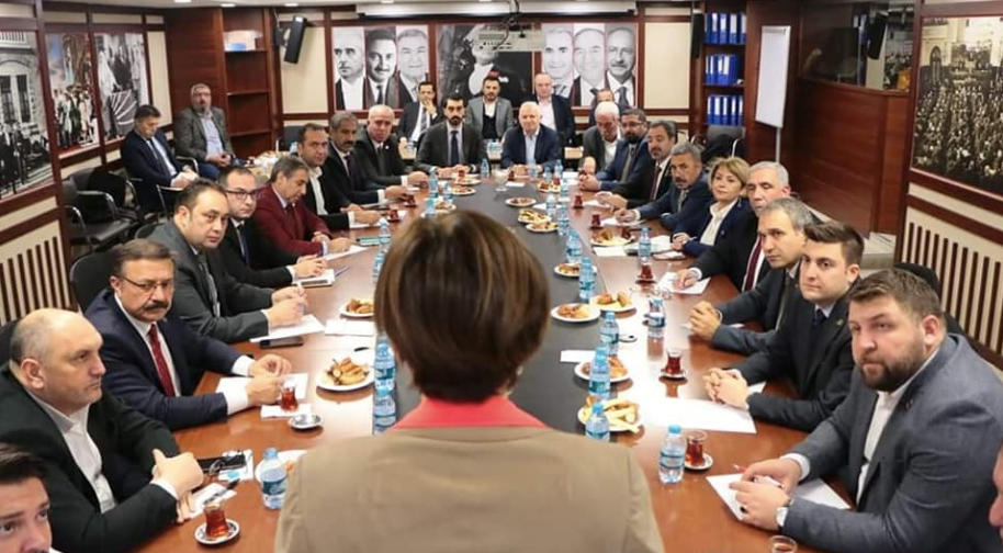 Kongreye günler kala CHP İstanbul'da toplantı - Resim : 1