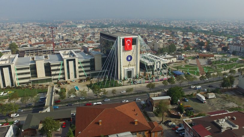 Yine AKP'li belediye yine israf! Altın işlemeli tabak, ipek halı, ipek kravat, ipek şal ve bornoz takımı...