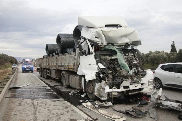 Orhangazi-Bursa karayolunda tanker ve TIR'ların karıştığı zincirleme kaza - Resim : 1