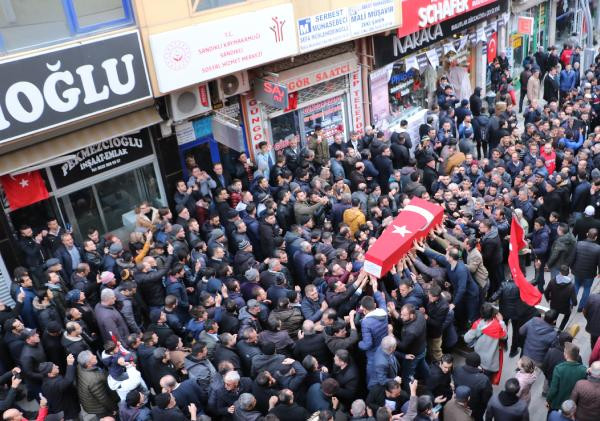 Şehit Uzman Onbaşı Gökhan Orhan gözyaşları ile toprağa verildi - Resim : 2