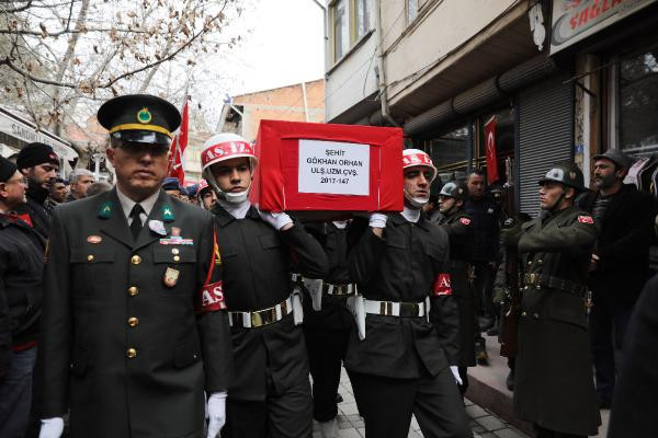 Şehit Uzman Onbaşı Gökhan Orhan gözyaşları ile toprağa verildi - Resim : 1