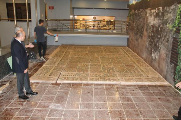 1800 yıllık elmalı mozaik, Amasya Arkeoloji Müzesi'nde sergilenecek - Resim : 1