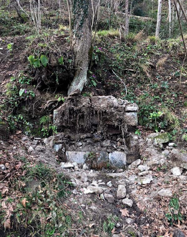 150 yıllık tarihi çeşme çalındı - Resim : 1