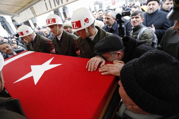 Şehit Uzman Onbaşı Davut Özcan'ın cenaze töreninde gözyaşları sel oldu - Resim : 2