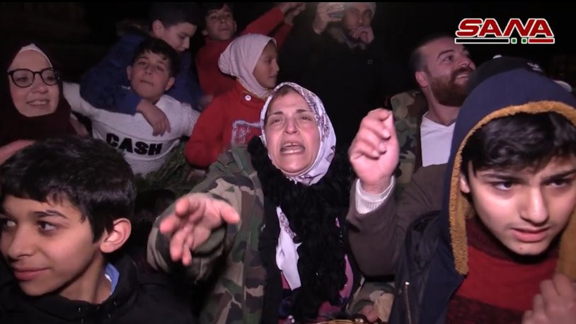 Suriye ordusunun kente girişini Halepliler böyle kutladı