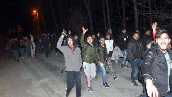 Mülteciler Ege sahillerine ve Yunanistan sınırına akın etti - Resim : 1