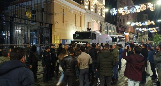 Şehit haberleri sonrası İstanbul'da Rusya Başkonsolosluğu önünde protesto