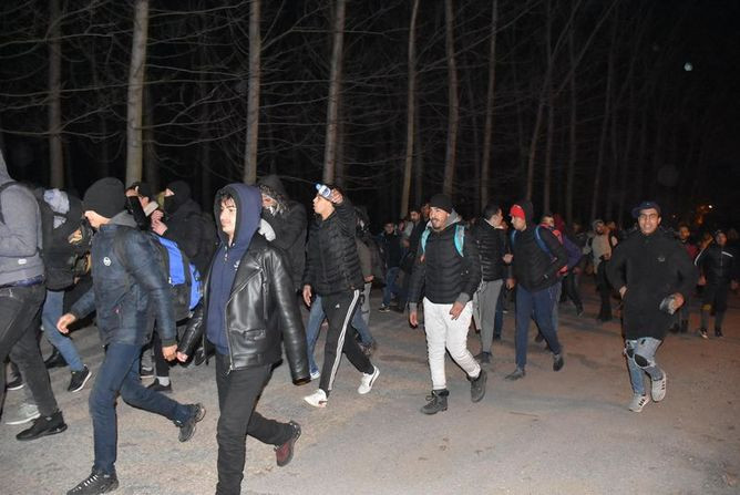 Türkiye’nin göçmen kararının ardından Bulgaristan ve Yunanistan'dan ilk tepki - Resim : 3