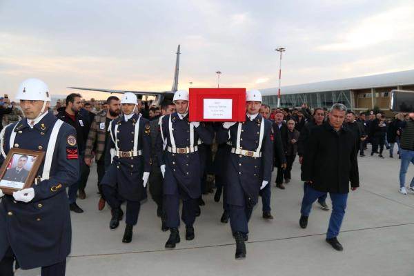 İdlib şehidi Piyade Uzman Onbaşı Mehmet Orhan'ın cenazesi Adıyaman'a getirildi - Resim : 1