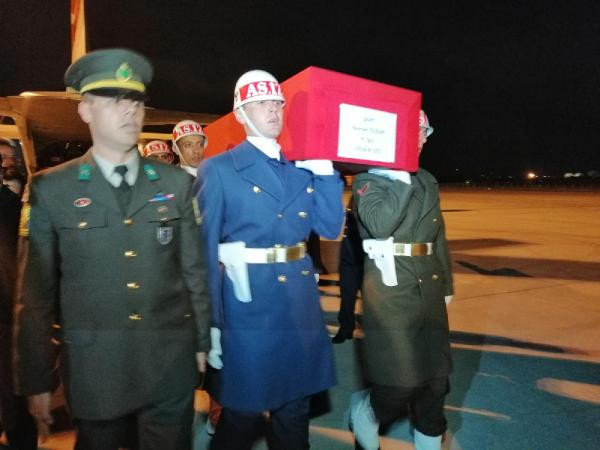 İdlib şehidi Piyade Teğmen Bayram Olgun'un cenazesi Konya'ya getirildi - Resim : 1