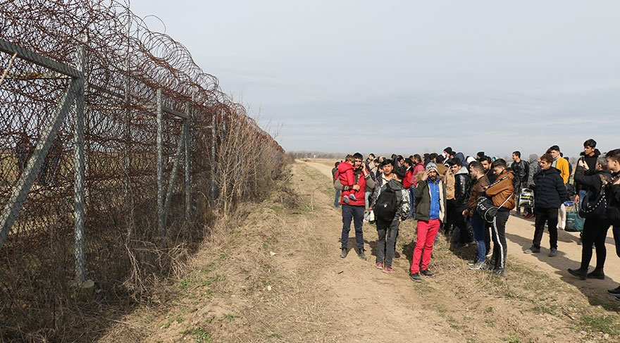 Yunanistan'dan sınır kapısındaki sığınmacılara gazlı müdahale! - Resim : 2